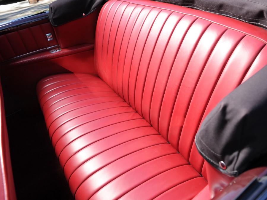  Cadillac Series 62 Convertible 1951 года  (фото 14 из 21)
